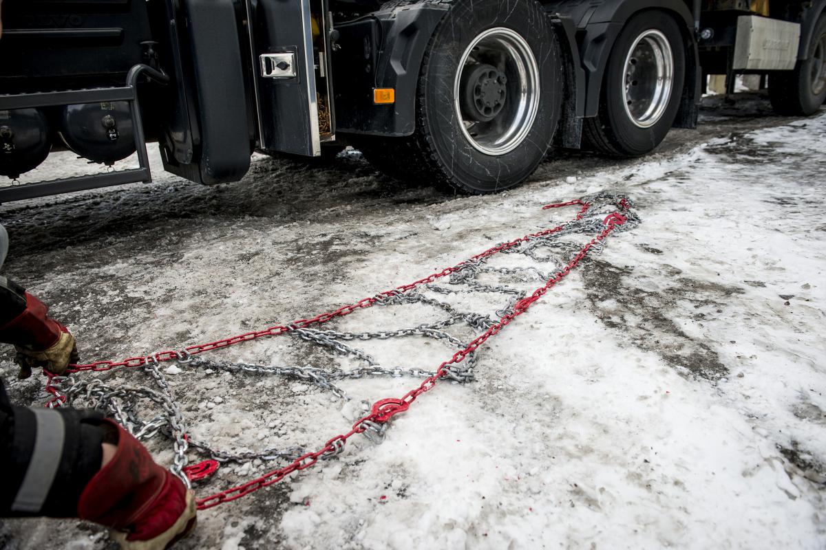 Ni kjøreforbud og promille