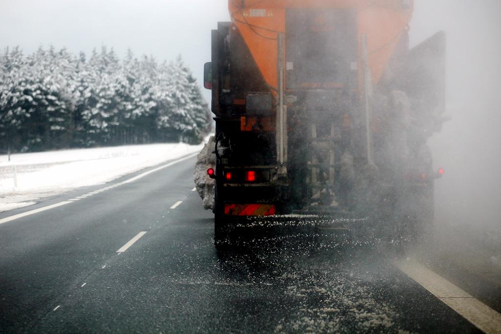 Forsvarer vegsalting i Vegvesen-kronikk
