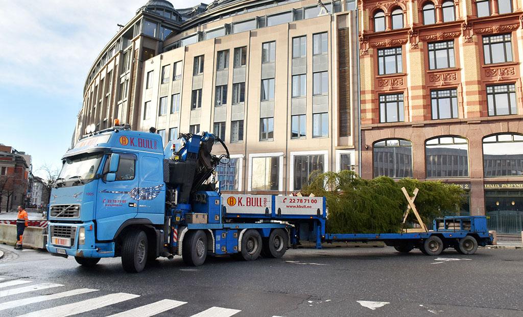 Jula kommer til Oslo på Tommys lastebil