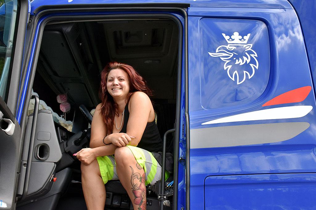 Kvinnelige sjåfører fortsatt mer lønnsomme enn menn