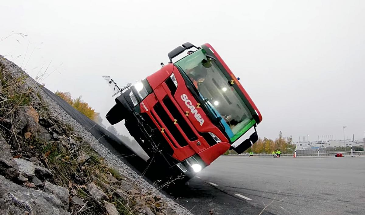 Her får Scaniaen juling så det holder