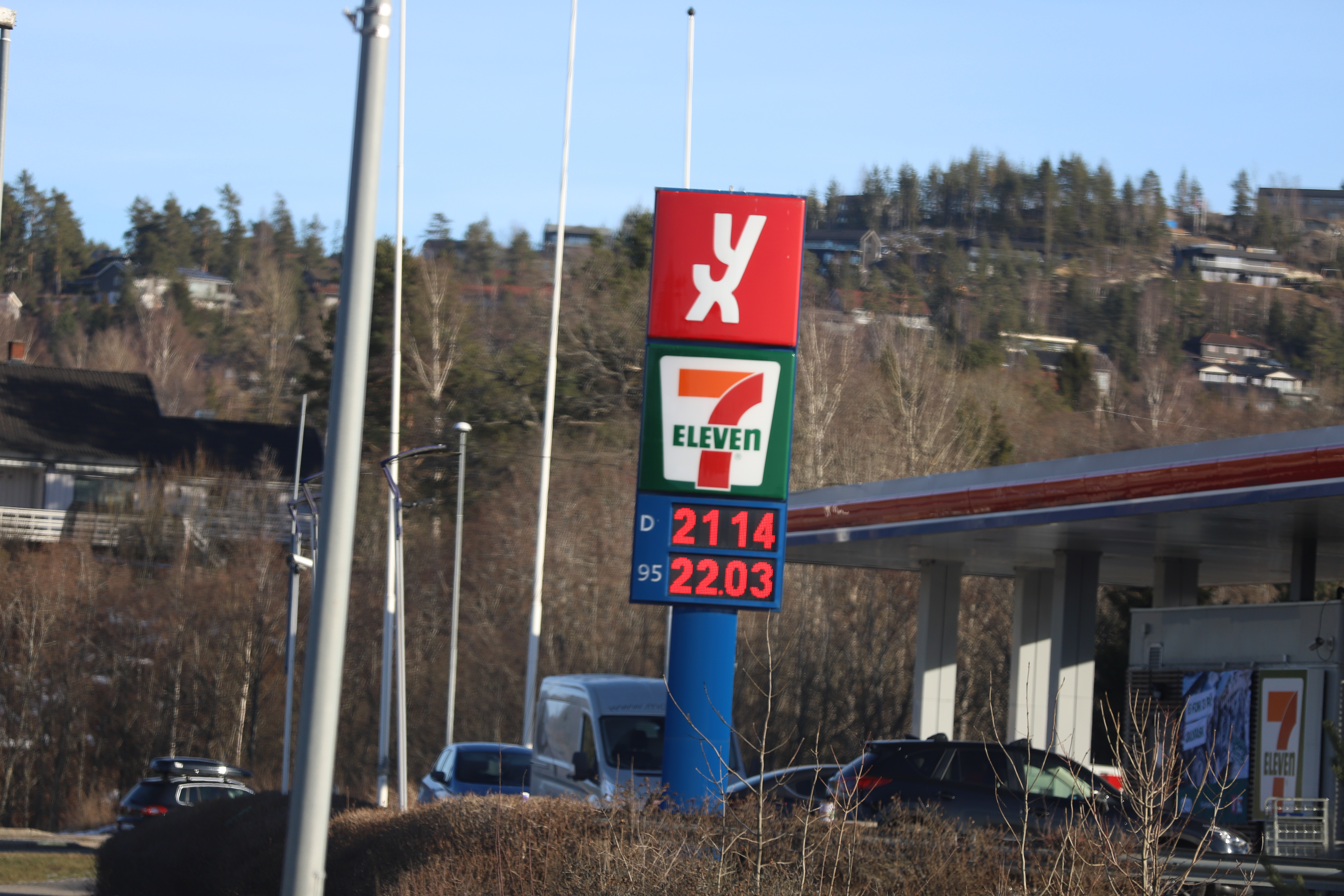 Prishopp på strøm og bensin