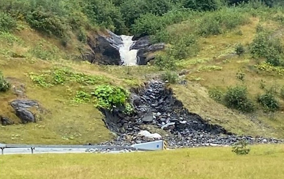 E6 stengt sør i Trøndelag, mer styrtregn ventet