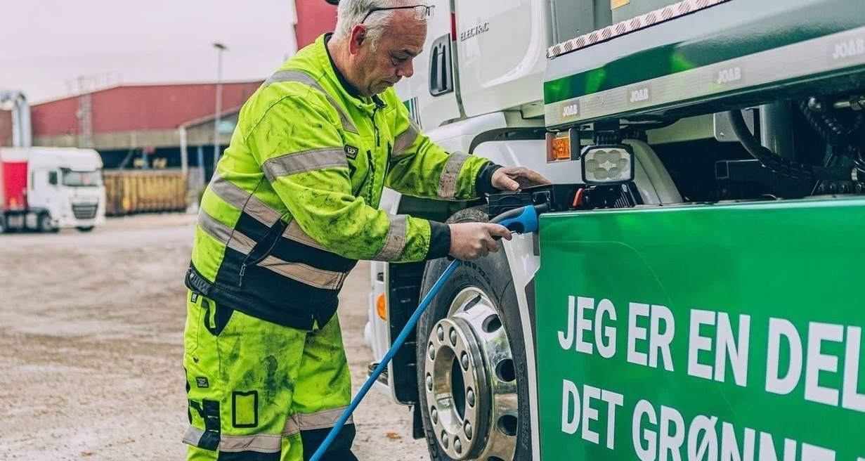 Gir støtte til 55 nye ladepunkter for buss og lastebil