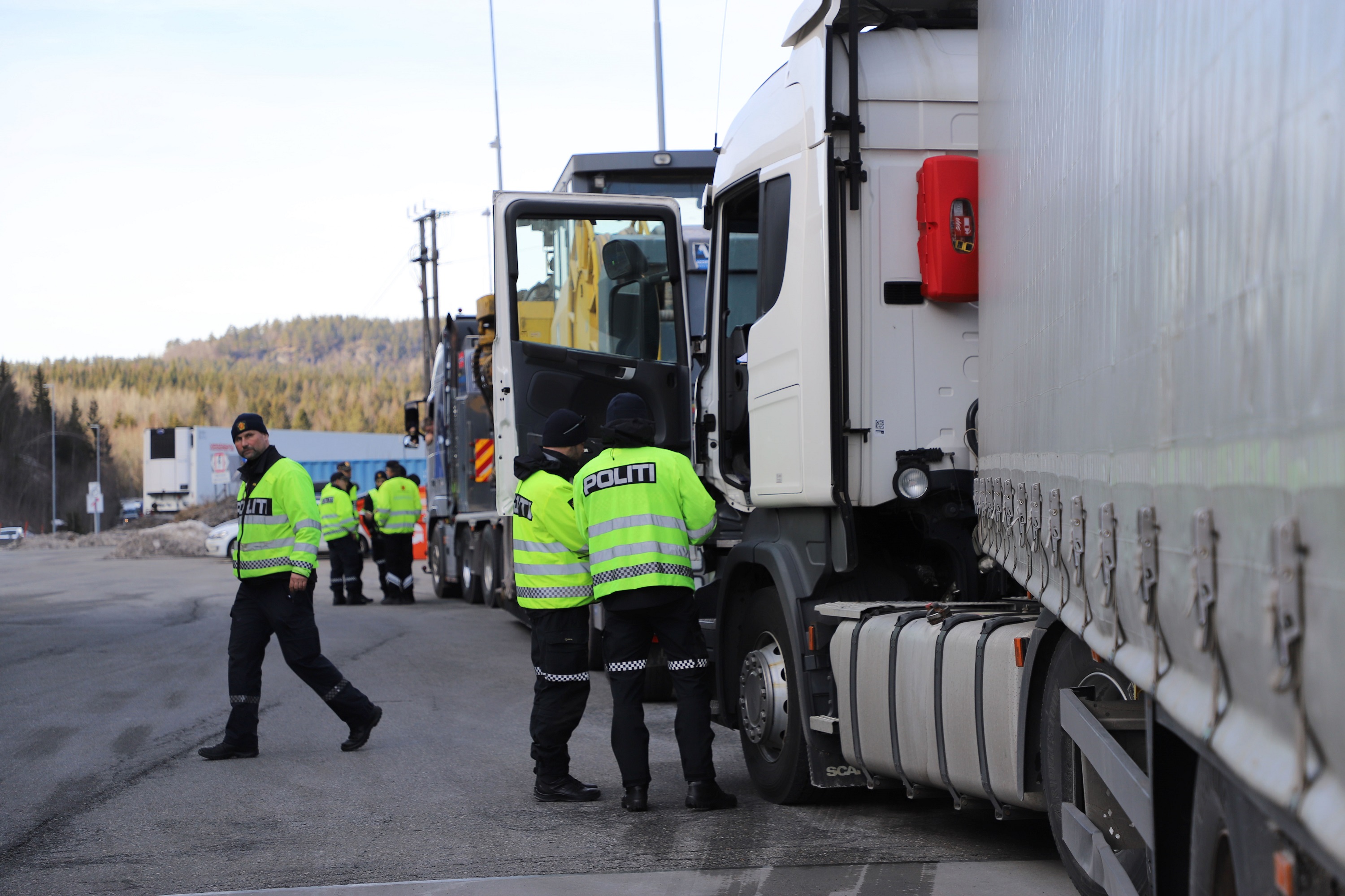 Politiet med stor tungbilaksjon - dette skal kontrolleres