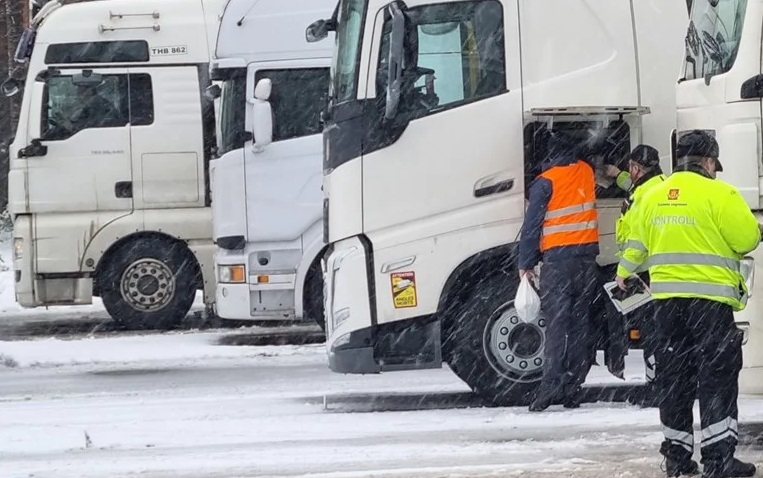 Kontrollerer stadig flere tunge kjøretøy