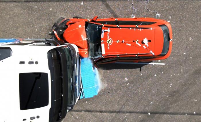 Tester ut ny lastebilfront som skal gjøre mindre skade ved kollisjon