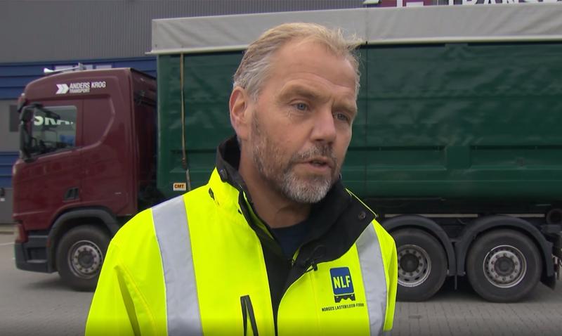 GODE NYHETER: Markedsdirektør i NLF, Kjell Olafsrud er godt fornøyd med konklusjonene i siste TØI-rapport. Her snakker han om økte vekter og dimensjoner i et innslag på NRK Lørdagsrevyen. Foto: Skjermdump/NRK