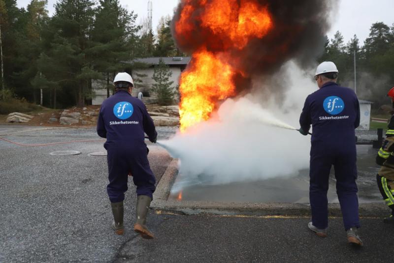 NLFs Kollegahjelpere fikk testet seg på Ifs sikkerhetssenter. Foto: André Kjernsli