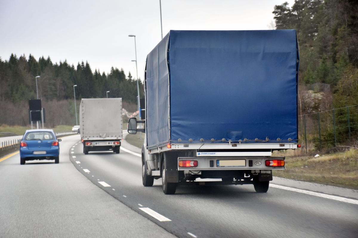 Krever strakstiltak mot trafikkfarlige varebiler