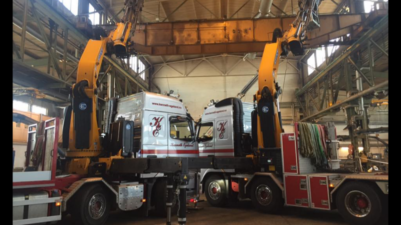 Jan Birger og Sveinung demonterer traverskran hos Stål og Fasade.