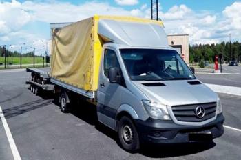 Denne bilen manglet løyve for godstransport. Samme firma er stoppet flere ganger tidligere.  Dermed ble det både kjøreforbud og anmeldelse. Foto: Statens vegvesen.