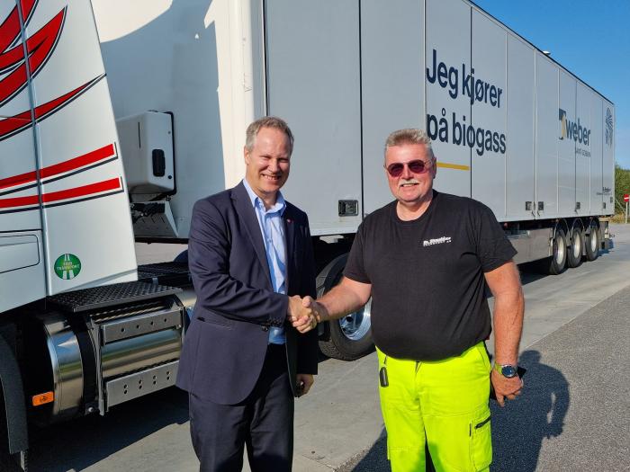 Tore Eriksen (til høyre) var han som tok med seg statsråden på «øvelsekjøring». Foto: Guttorm Tysnes