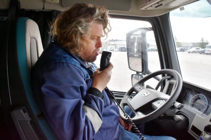 Sjåfør Morten Opdahl i Miniekspress har brukt Alås’ AutoWatch-system over lengre tid og er godt fornøyd. Foto: Stein Inge Stølen