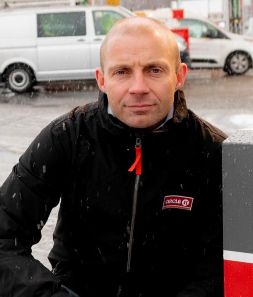 Det ikke alle vet, er at det er blandet inn store mengder biodrivstoff i det drivstoffet som selges i Norge, forteller Anders Kleve Svela fra Circle K.