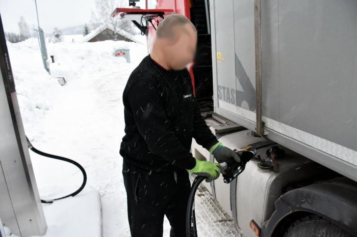 Sjåføren ble overrasket da NLF fortalte at det han gjorde var ulovlig. Foto: Stein Inge Stølen