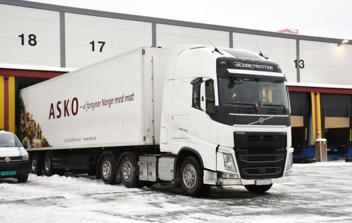 ASKO Transport ser alvorlig på alle forhold som bryter med norsk lov og varsler rutineendringer ved revisjonene. Det er ikke bekreftet at bilen på bildet tilhører Vlantana Norge AS, og fungerer derfor kun som en illustrasjon. Foto: Stein Inge Stølen