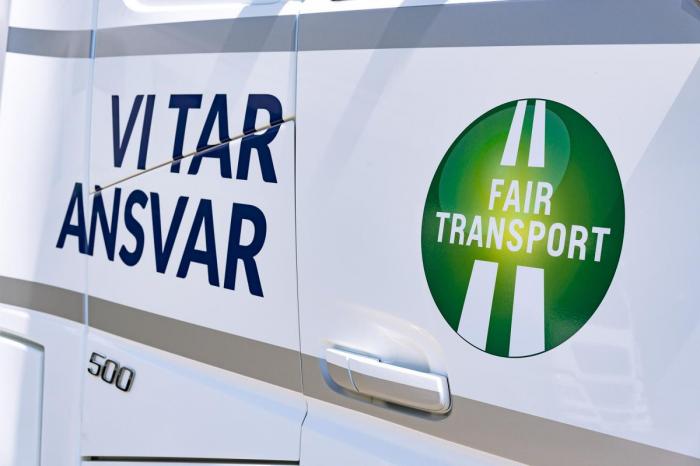 – Ved å profilere sertifiseringen håper vi å inspirere andre til å gjøre det samme. Vi ønsker at transportkjøperne skal legge merke til at vi drar lasset sammen, og velge selskaper som driver på en ordentlig måte, sier Bakken. Foto: Jamieson Pothecary