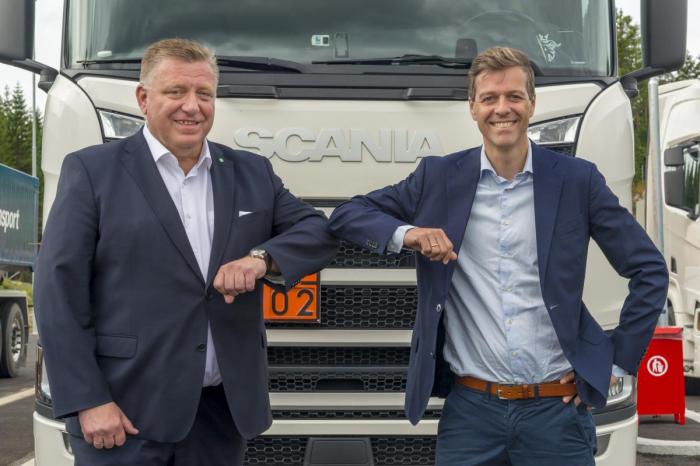 AVTALE: Geir A. Mo fant fort tonen med statsråden, og inviterte Hareide til å være med å teste lastebil etter sommeren.