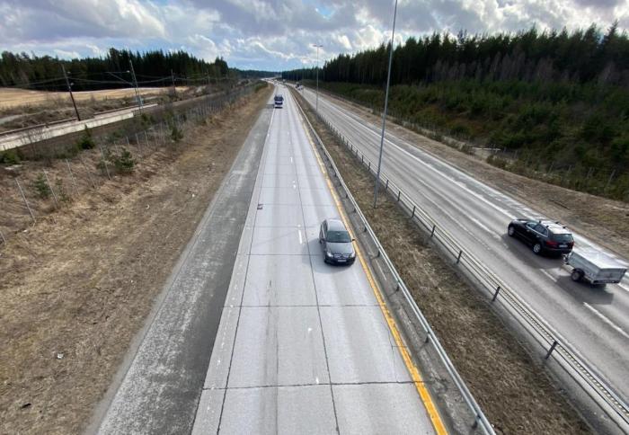 Krevende: Det er et omfattende arbeid som skal gjøres når betongdekket skal skiftes ut og erstattes med ny veg med asfaltdekke. Foto: Per Kollstad/Statens vegvesen