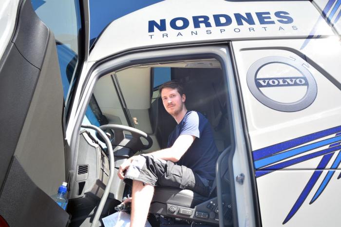 Han har kjørt utallige turer til Finland sammen med bestefaren, noe som helt klart har påvirket yrkesvalget. Foto: Lars Thorvaldsen