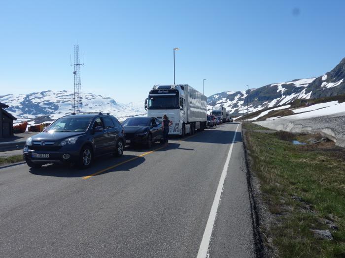 Ingen nattestengning: Det blir kolonnekjøring over E134 på Haukelifjell i sommer, men ingen nattestenging som først varslet. (Foto: Lars Helge Rasch, Statens vegvesen).