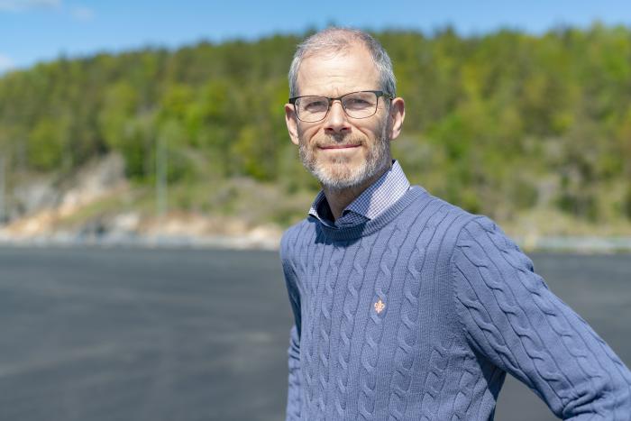 Chris Gregers i Circle K, forteller at på 17. mai steg råoljeprisene kraftig, og i en kort stund var prisen helt oppe i 115 dollar fatet. Det er mellom syv og åtte prosent høyere enn det relativt stabile nivå vi har sett de siste to ukene.