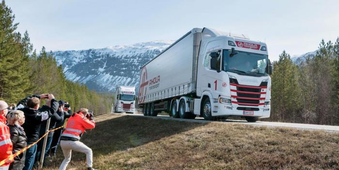 Nylig ble det testet semi-autonome kjøretøy i Norge, såkalt platooning, på E8 i Troms. Foto: Magy Media