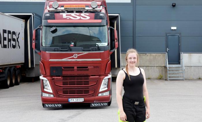 – Jeg opplever at folk kjefter på og snakker ned utlendingene, og sier at de kommer og tar kjøringen fra oss. Jeg mener de ofte får ufortjent kritikk, forteller Eline Haagensen. Foto: Lars Thorvaldsen