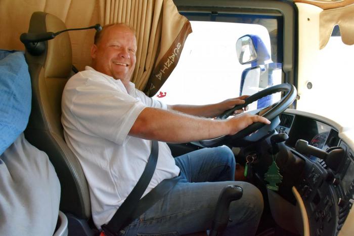 Fra å ha ti biler har Espen Melby nå kuttet ned til fem. Nå satser han på spesialtransport. Foto: Stein Inge Stølen