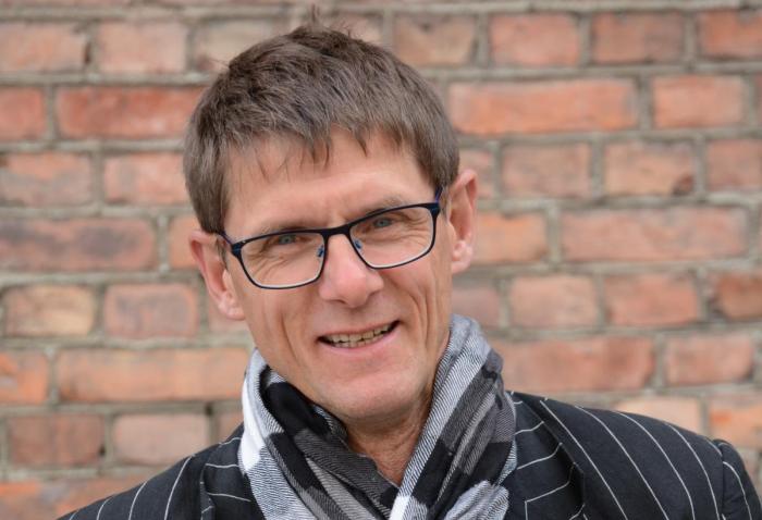 Frank Lauritz Jensen i Norges Lastebileier-Forbund mener situasjonen med lange fergekøer er uholdbar for transportnæringen. Foto: NLF