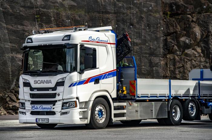 HELSESTUDIO: Hans Christian sier at fordelen med å kjøre kranbil er at man også får litt trim. Foto: Jamieson Pothecary
