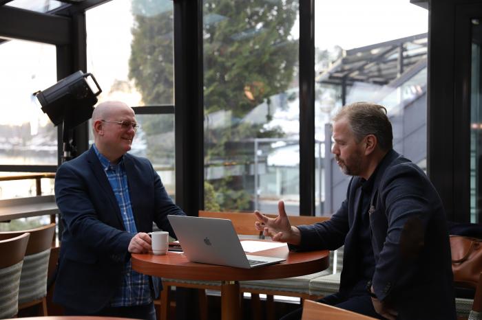 Programleder Jan Erik Larssen og NLFs Kjell Olafsrud. Foto: André KJernsli
