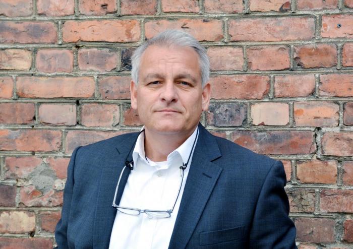 Regionsjef J. Kristian Bjerke mener det med enkle tiltak kan bli både lavere utslipp og bedre arbeidsmiljø for yrkessjåførene i Oslo sentrum. Foto: Stig Odenrud / NLF