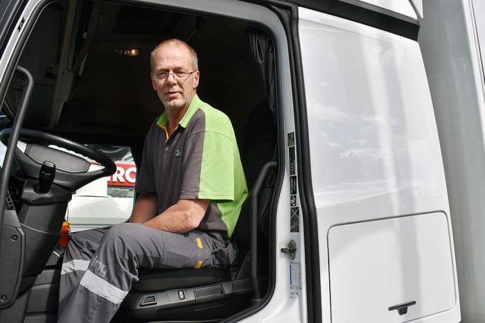 Etter en dag med varierte transportoppdrag i hovedstaden frakter Jens Ivar blomster ut til Hønefoss. Foto: Stein Inge Stølen