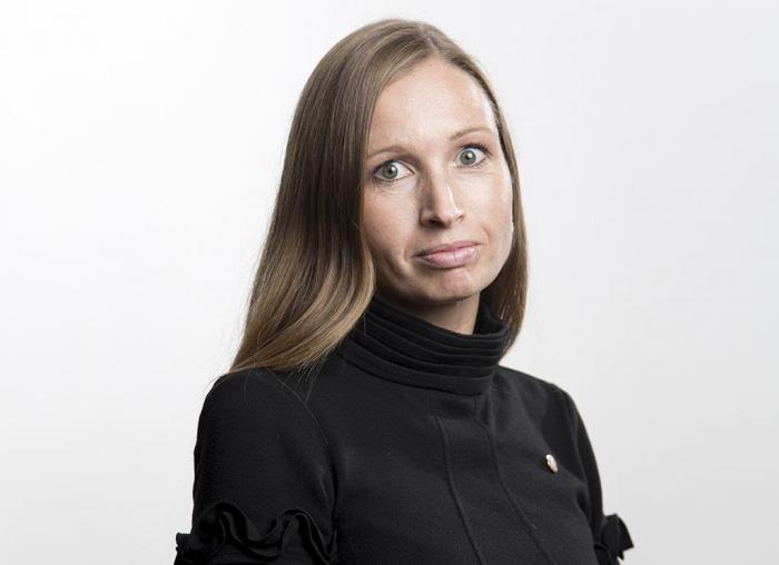 Byråden for klima, kultur og næring i Bergen, Julie Andersland (V), ønsker å redusere køene i Bergen. Samtidig åpner hun for miljødifferensierte bompenger. Foto: Vidar Langeland / Bergen Kommune