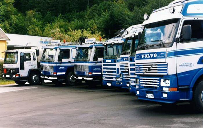 Bilparken til Hodnemyr Transport på slutten av 90-tallet. Foto: Privat