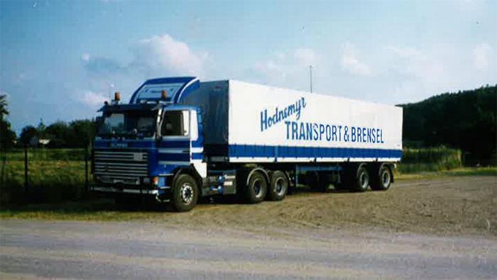 En av mange Hodnemyr-biler under firmaets storhetstid. Foto: Privat