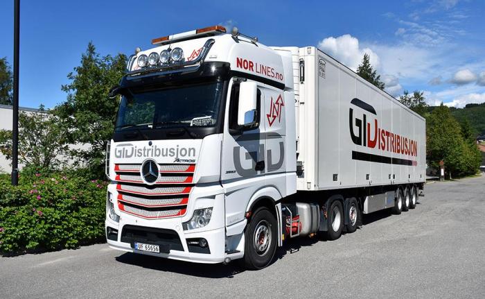Kjell har redskapen i orden og kjører en strøken 2014-modell Mercedes-Benz ACTROS med rundt 520 hester og Euro VI-teknologi. Foto: Stein Inge Stølen