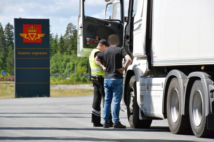 Det var kontrollører på Jessheim trafikkstasjon som reagerte på trallebyttet og anmeldte forholdet som ulovlig kabotasje. Bilen og sjåføren på bildet er ikke tilknyttet saken. Illustrasjonsfoto: Stein Inge Stølen
