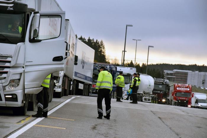 Arbeidet med å plukke ut de riktige kjøretøyene til utvidet kontroll vil bli stadig enklere fremover, takket være nye systemer og avansert teknologi. Foto: Stein Inge Stølen