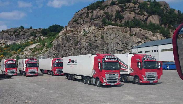 Her står intet mindre enn seks Kreiss-kjøretøy klar til lasting utenfor en kunde i Egersund denne uken. Foto: Tipser