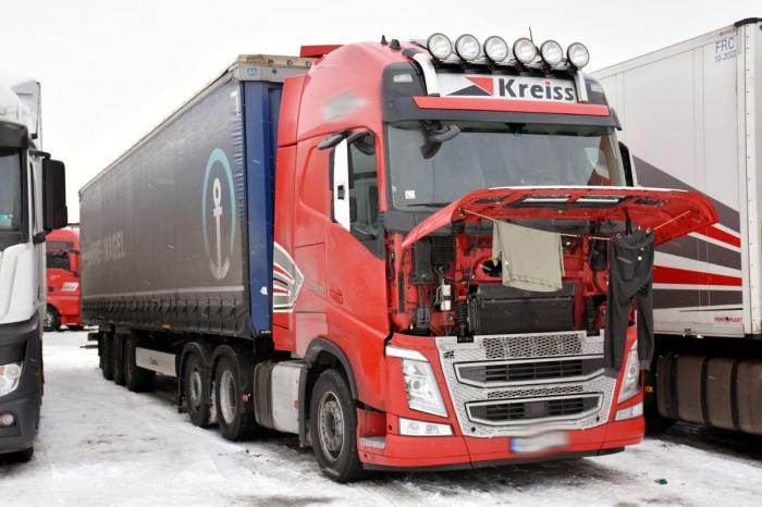 Sjåfører fra Kreiss bor i lastebilen i flere måneder i strekk, i strid med reglene for kjøre- og hviletid. Foto: Stein Inge Stølen