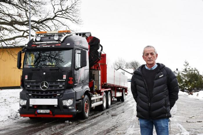 Kristiansen skiftet beite fra tankbilkjøring til kranbil da han startet bedriften i 1994. HMS-tankegangen tok han med seg videre. Foto: Stein Inge Stølen