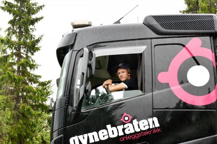Interessen for bil har alltid vært der for Brøto. I tillegg kommer han fra en transportfamilie – så det var på mange måter naturlig å begynne å kjøre lastebil. Foto: Lars Thorvaldsen