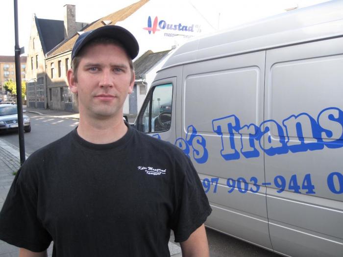Daglig leder ved Moes Transport, Kurt Moe, er overbevist om at Espen vil være en ressurs for firmaet. Foto: Guttorm Tysnes / NLF