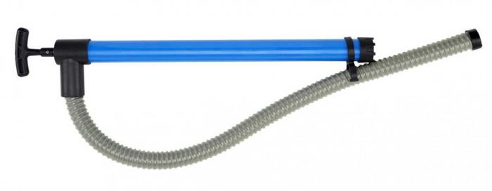 FORT GJORT: En slik lenspumpe kan du lett få tak i på jernvarebutikk til under 200 kroner. Da kan du tømme en 500 liters tank for hånd på fem minutter. Produktfoto: Biltema