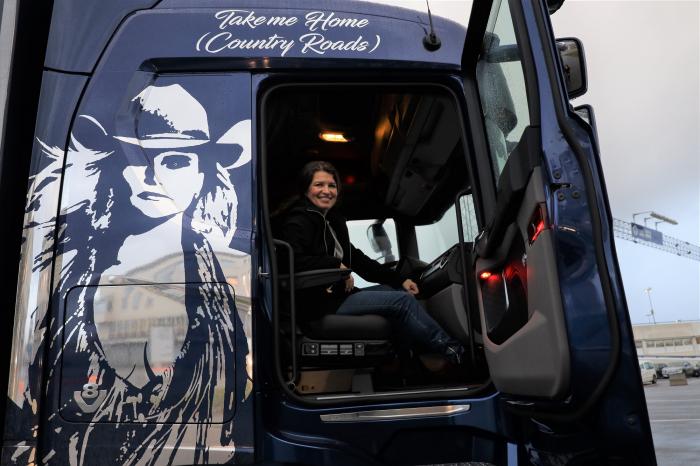 LIVET BAK RATTET: Stortingsrepresentant, Liv Kari Eskeland (H), er glad for at hun har fått muligheten til å høre mer om hvilke utfordringer bransjen opplever. Foto: Elisabeth Nodland