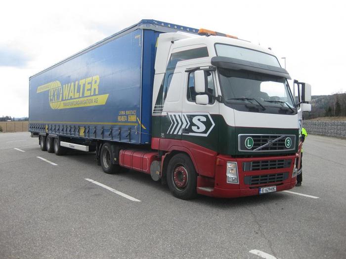 Denne lastebilen ble stoppet i en kontroll da sjåføren manglet yrkeskompetansebevis. Legg merke til den tydelige Euro III-merking i fronten. Foto: Statens vegvesen