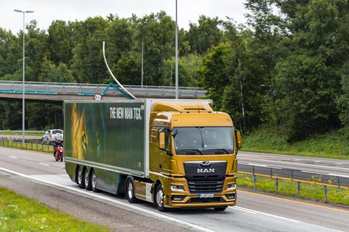 LAVERE FORBRUK: Euro 6d motorfamilien, som ble introdusert i 2019 og som strekker seg fra 160 til 640 hk, oppnår sitt fulle effektivitets-potensial med den nye lastebilgenerasjonen. Dette skjer i kombinasjon med forbedrede drivlinjer og oppdaterte programvare-komponenter. Foto: Jamieson Pothecary